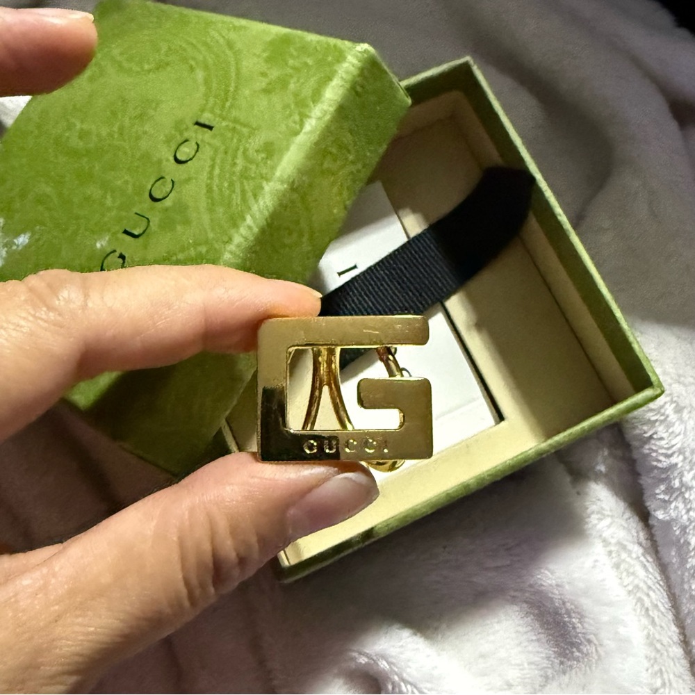 Gucci Gold-Tone Logo scarf ring